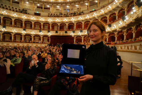 Alba Rohrwacher ritira il premio Anna Magnani